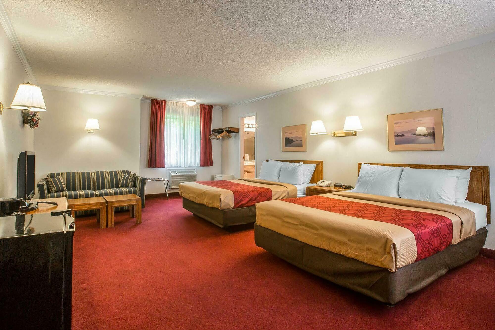 Baymont By Wyndham Lake George Buitenkant foto